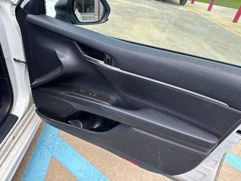 Used 2021 Toyota Camry SE FWD image 14