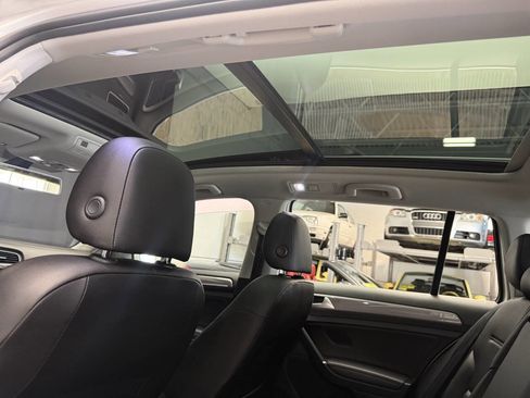 Used 2018 Volkswagen Golf Alltrack SE image 17