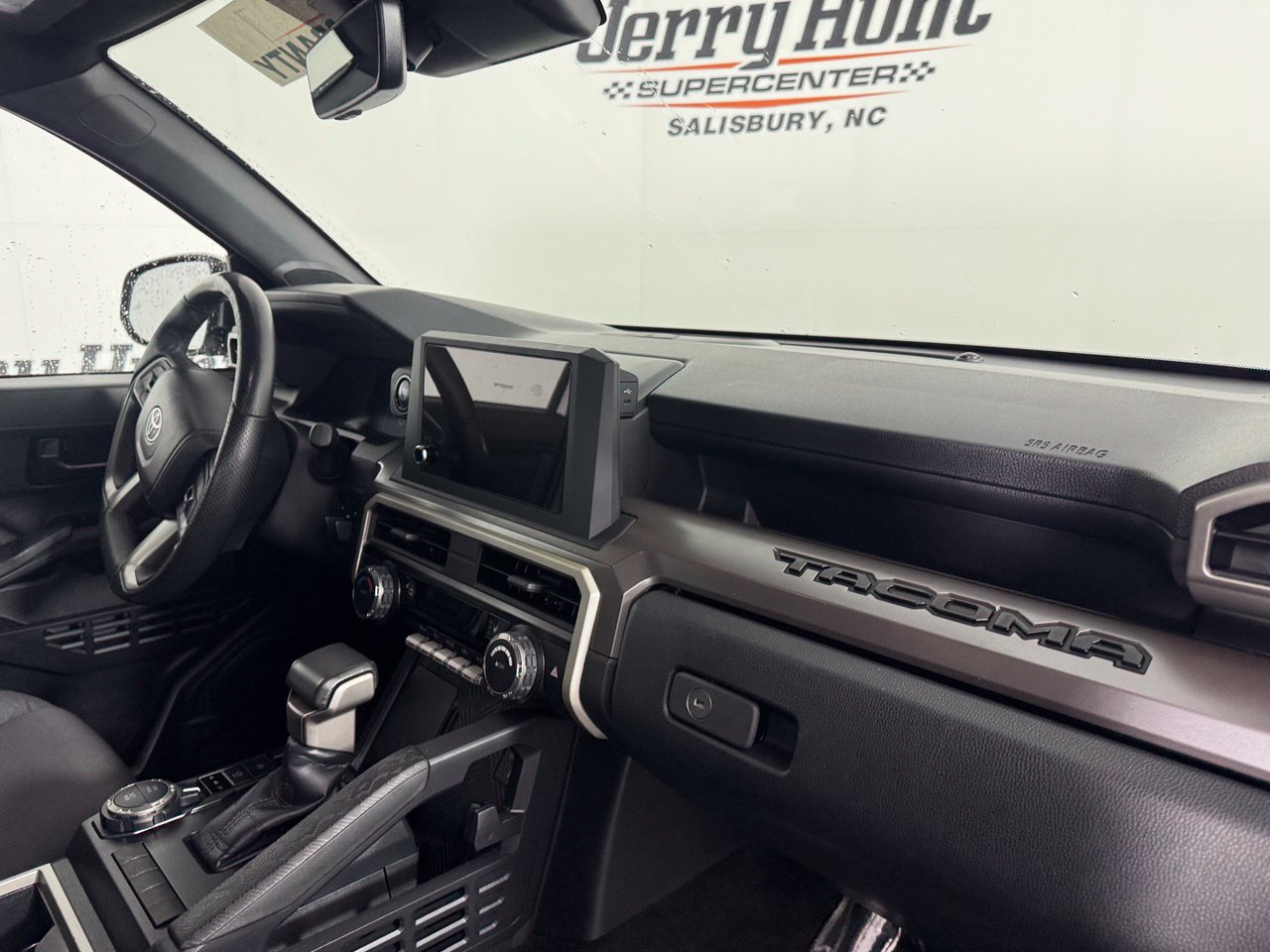 Used 2024 Toyota Tacoma SR5 AWD/4WD image 29