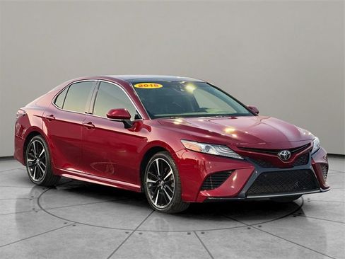 Used 2018 Toyota Camry XSE image 8