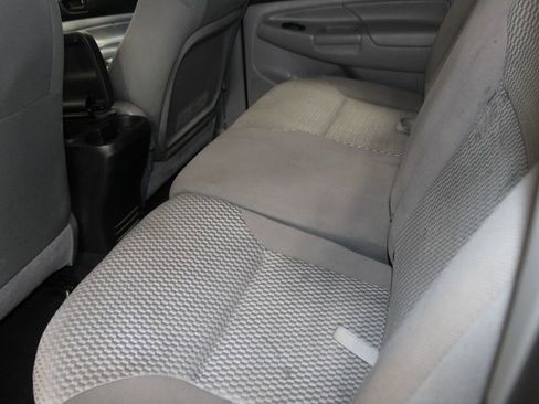 Used 2014 Toyota Tacoma Base image 19