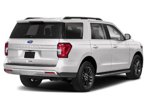 Used 2022 Ford Expedition XLT image 3