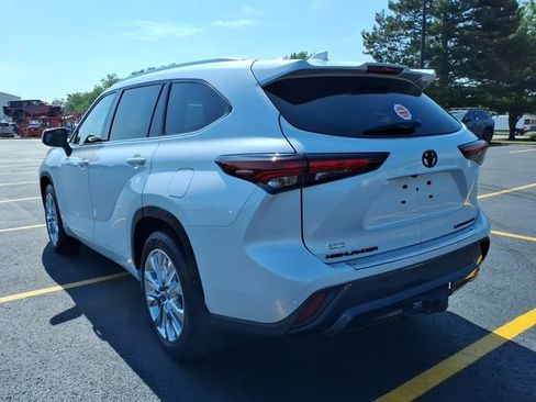 Certified 2024 Toyota Highlander Limited AWD/4WD image 27