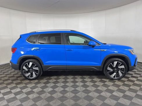 Used 2023 Volkswagen Taos SEL AWD/4WD image 2