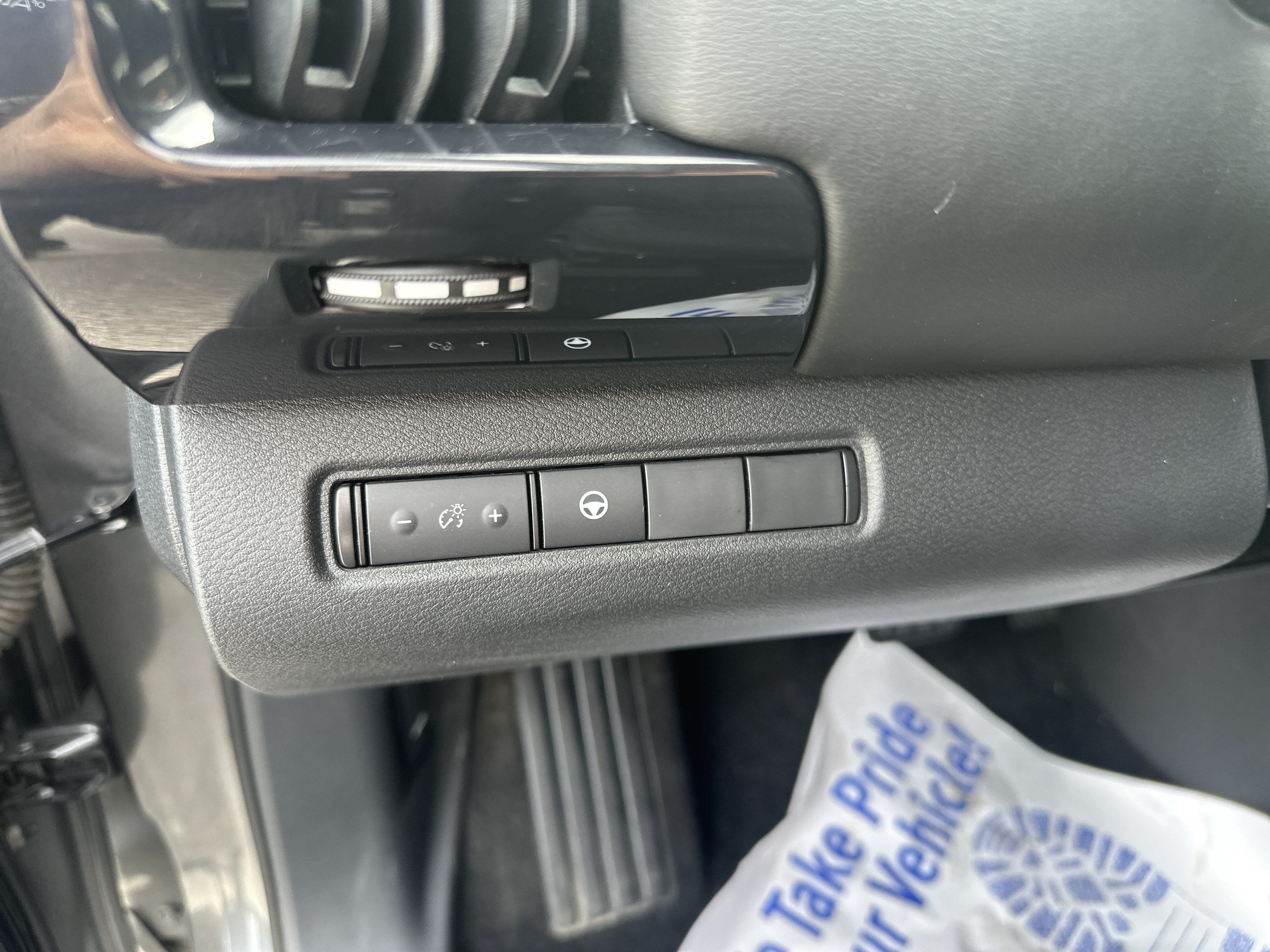 Used 2022 Nissan Pathfinder SV AWD/4WD image 14