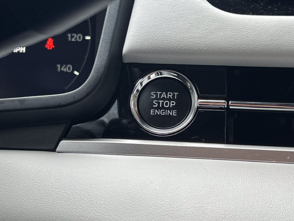 Used 2025 Mitsubishi Outlander AWD image 30