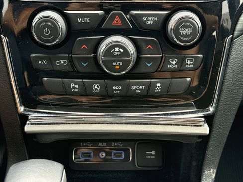 Used 2021 Jeep Grand Cherokee Laredo X AWD/4WD image 28