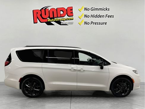 New 2026 Chrysler Pacifica Limited w/ S Appearance Package image 8