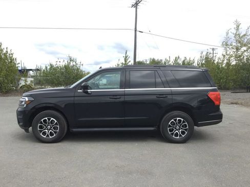 Used 2024 Ford Expedition XLT image 1