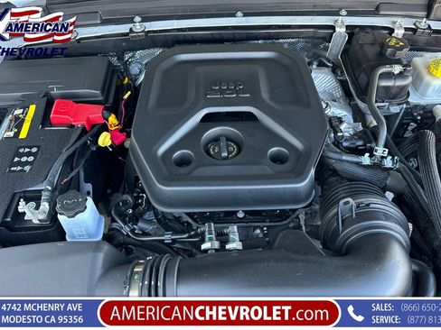 Used 2024 Jeep Wrangler Unlimited Sahara AWD/4WD image 25