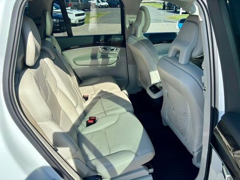Used 2017 Volvo XC90 T6 Momentum w/ Vision Package image 15