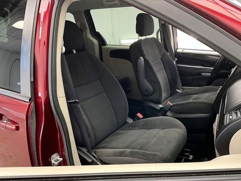 Used 2017 Dodge Grand Caravan SE image 7