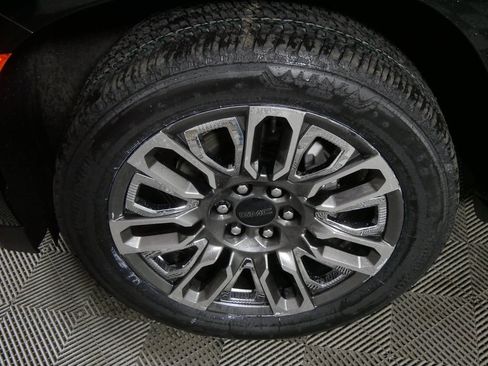 Used 2023 GMC Yukon Denali Ultimate AWD/4WD image 11