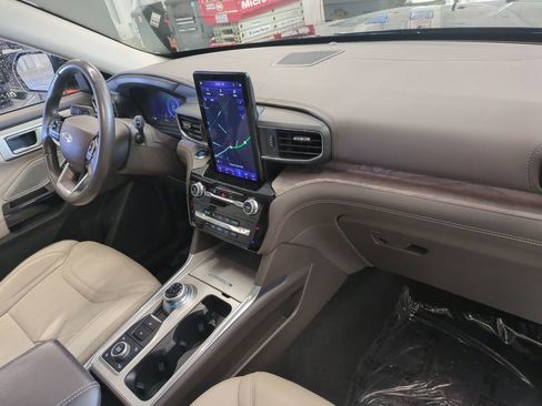Used 2023 Ford Explorer Platinum w/ Technology Package image 40