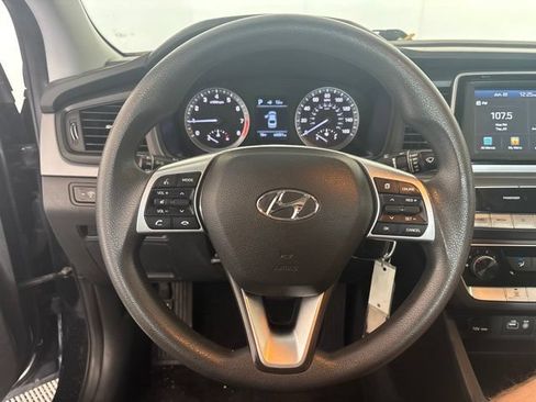 Used 2018 Hyundai Sonata SE FWD image 2