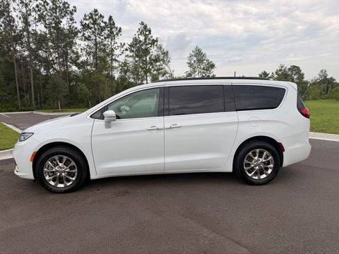 Used 2022 Chrysler Pacifica Touring-L AWD/4WD image 9