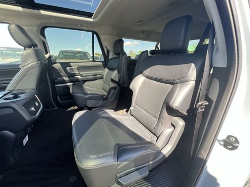 New 2025 Ford Expedition Max Platinum w/ Driver's Package image 33