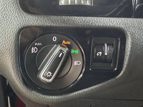 Used 2018 Volkswagen GTI Autobahn FWD image 20