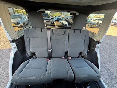 Used 2025 Jeep Wrangler Unlimited Sahara AWD/4WD image 38