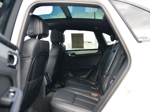 Certified 2026 Porsche Macan AWD/4WD image 14