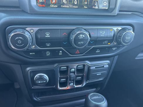 Used 2022 Jeep Gladiator Sport image 37