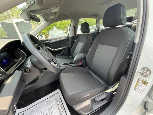 Certified 2025 Volkswagen Jetta S FWD image 11