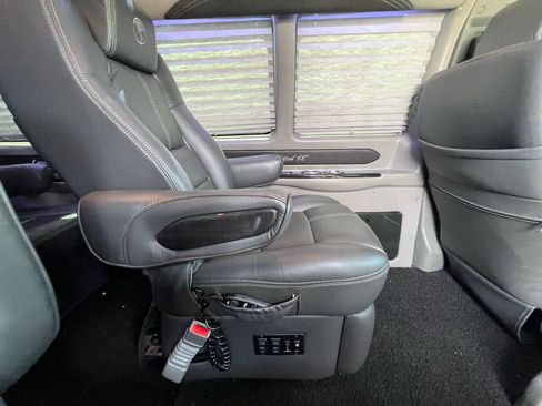 Used 2016 Chevrolet Express 2500 RWD image 63