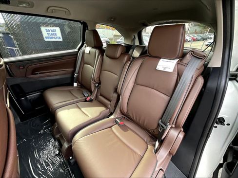 New 2026 Honda Odyssey Touring image 15
