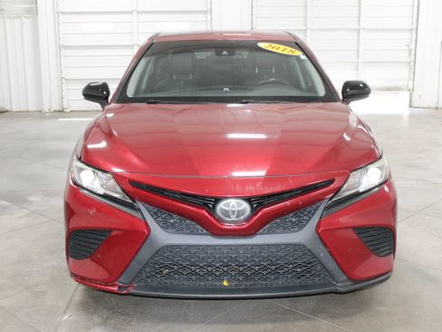 Used 2018 Toyota Camry SE FWD image 2