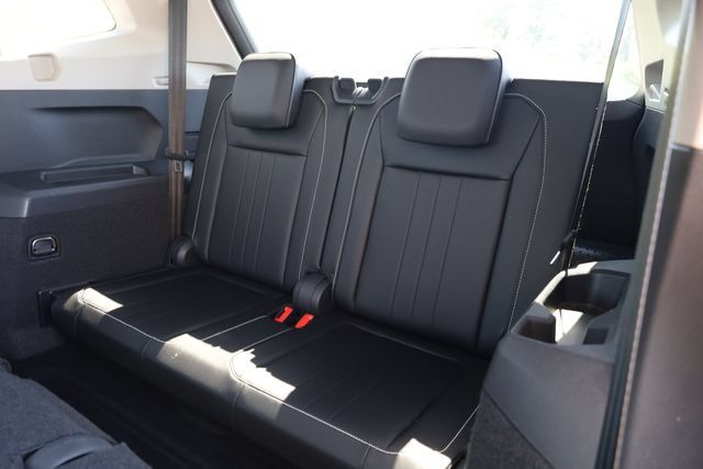 Used 2023 Volkswagen Tiguan SE w/ Panoramic Sunroof Package FWD image 27