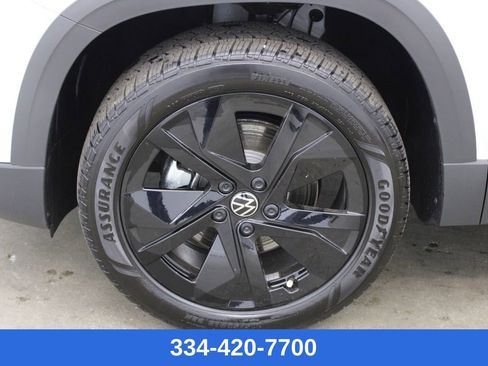 New 2026 Volkswagen Taos SE image 26