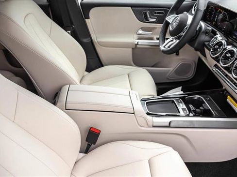 New 2026 Mercedes-Benz GLB 250 4MATIC image 29