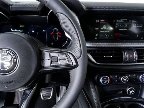New 2025 Alfa Romeo Stelvio Sprint image 10