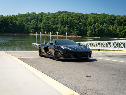 Used 2023 Chevrolet Corvette Z06 RWD image 7