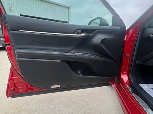 Used 2021 Toyota Camry XSE image 9