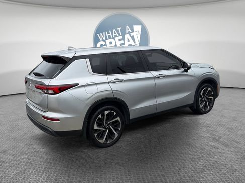 Used 2022 Mitsubishi Outlander ES AWD/4WD image 3
