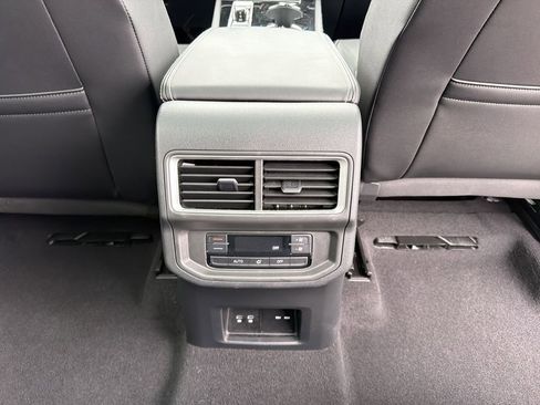 Used 2024 Volkswagen Atlas SE image 22