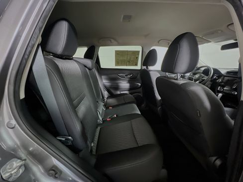 Used 2019 Nissan Rogue SV image 32