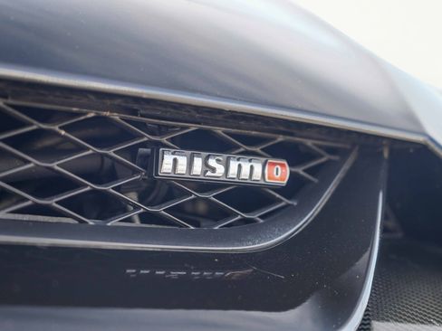 Used 2018 Nissan GT-R NISMO image 3