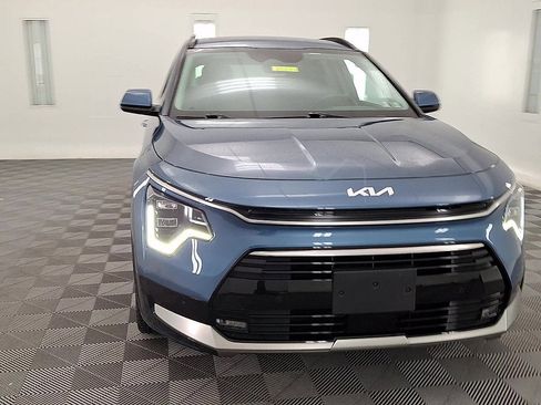 Used 2023 Kia Niro SX Touring image 7
