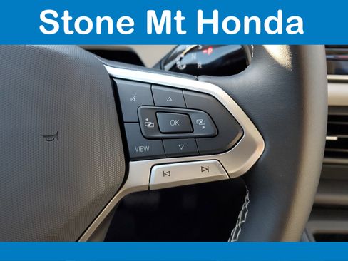 Used 2025 Volkswagen Tiguan SE image 25