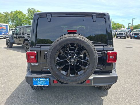 Used 2025 Jeep Wrangler Unlimited Sahara w/ Safety Group AWD/4WD image 5