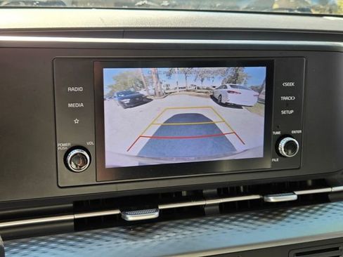 Used 2022 Kia Carnival LX image 23