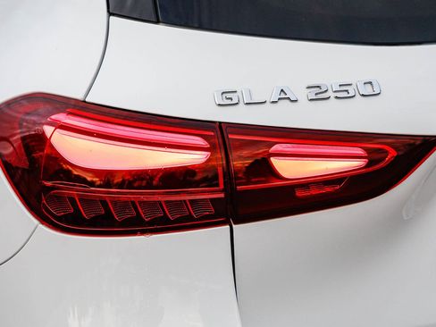 Certified 2025 Mercedes-Benz GLA 250 4MATIC image 8