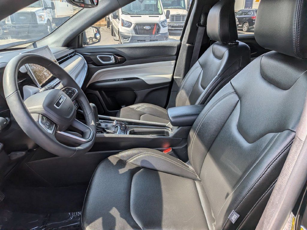 Used 2025 Jeep Compass Limited AWD/4WD image 15