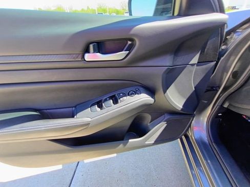 Used 2025 Nissan Altima 2.5 SV FWD image 28