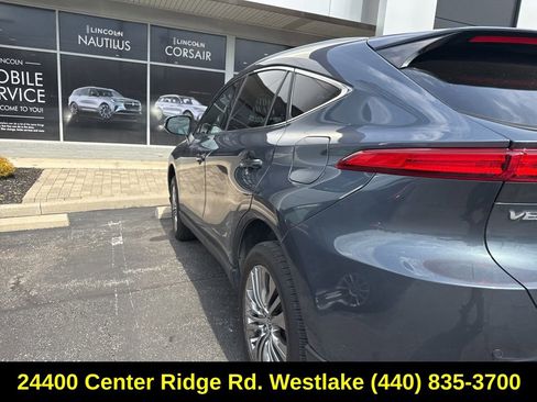 Used 2022 Toyota Venza XLE image 9