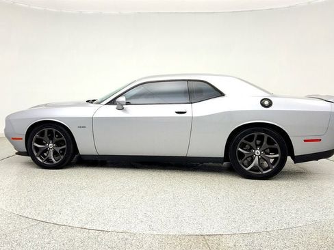 Used 2017 Dodge Challenger R/T RWD image 8