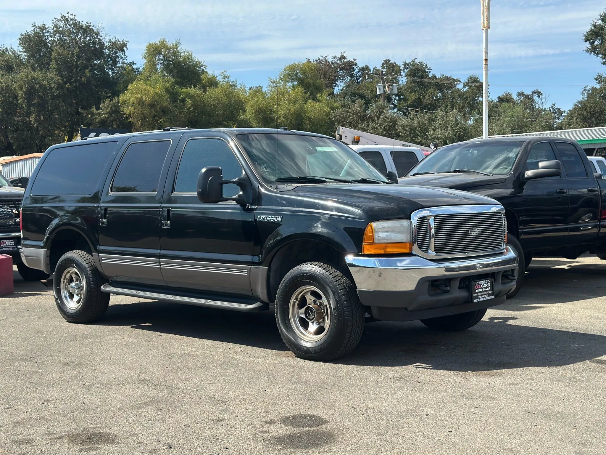 Used 2001 Ford Excursion XLT AWD/4WD image 3