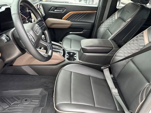 Used 2024 GMC Canyon Denali image 11